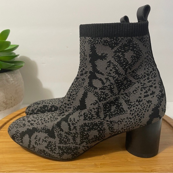 Sanctuary Rhythm Snake Print Sock Bootie Chic Round Block Heel Ankle Boot 6 - Picture 1 of 8